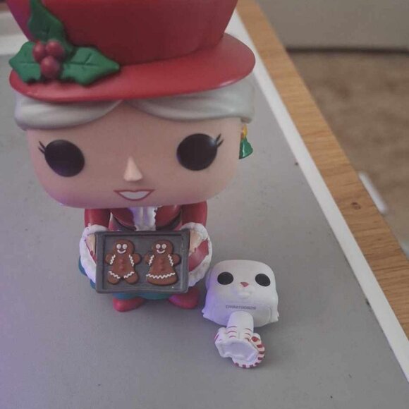 Peppermint Lane Pop Funko Bundle! - Picture 12 of 13